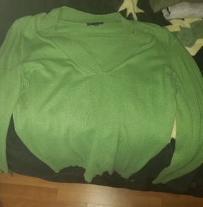 Gap sweater